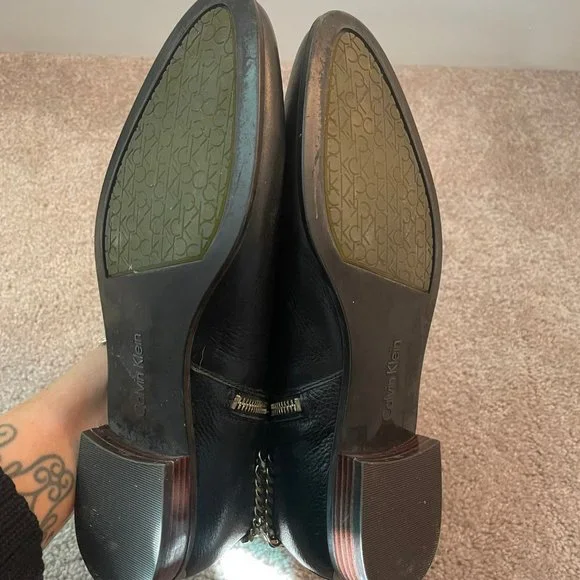 CALVIN KLEIN Finius Ankle Boot with Gold Chain Detail - Picture 2 of 7